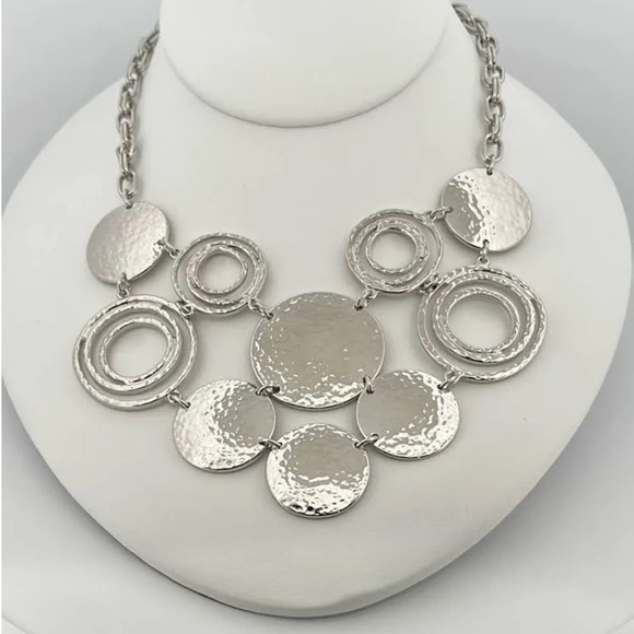New Directions Statement Necklace Silver Geometric Design Costume Jewelry NWT - Picture 2 of 3